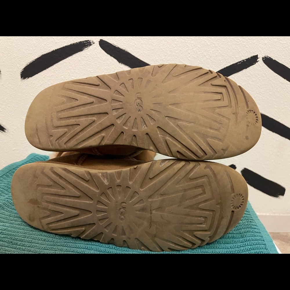 Chestnut Bailey Button Uggs - image 4